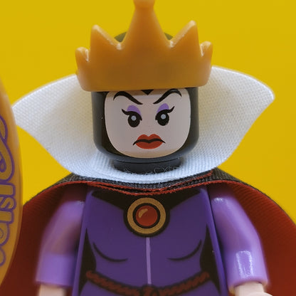 The Queen coldis100-18 Disney 100 CMF Minifigure Lego (Complete Set, with stand and accessories)