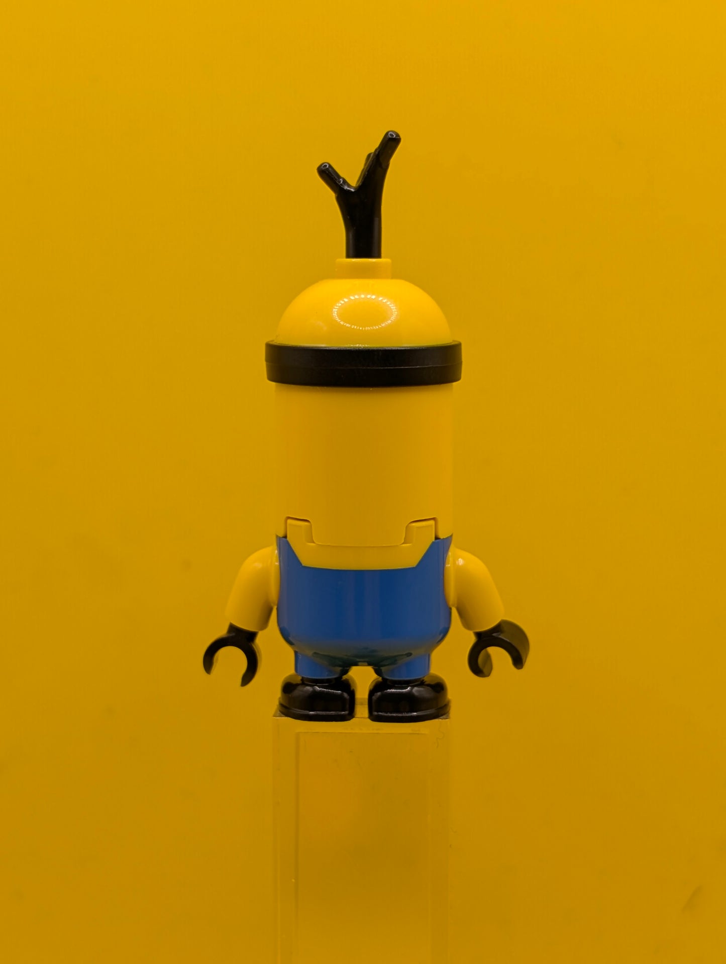 Minion mnn016 Tall, Blue Overalls, Eyes Looking Sideways Despicable Me Lego Minifigure