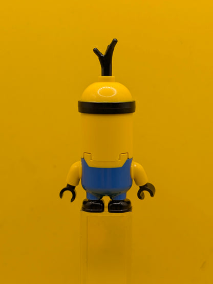 Minion mnn016 Tall, Blue Overalls, Eyes Looking Sideways Despicable Me Lego Minifigure