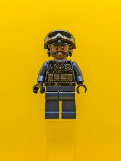SHIELD Agent sh0918 Male, Tactical Vest, Black Goggles, Reddish Brown Head Marvel Lego Minifigure