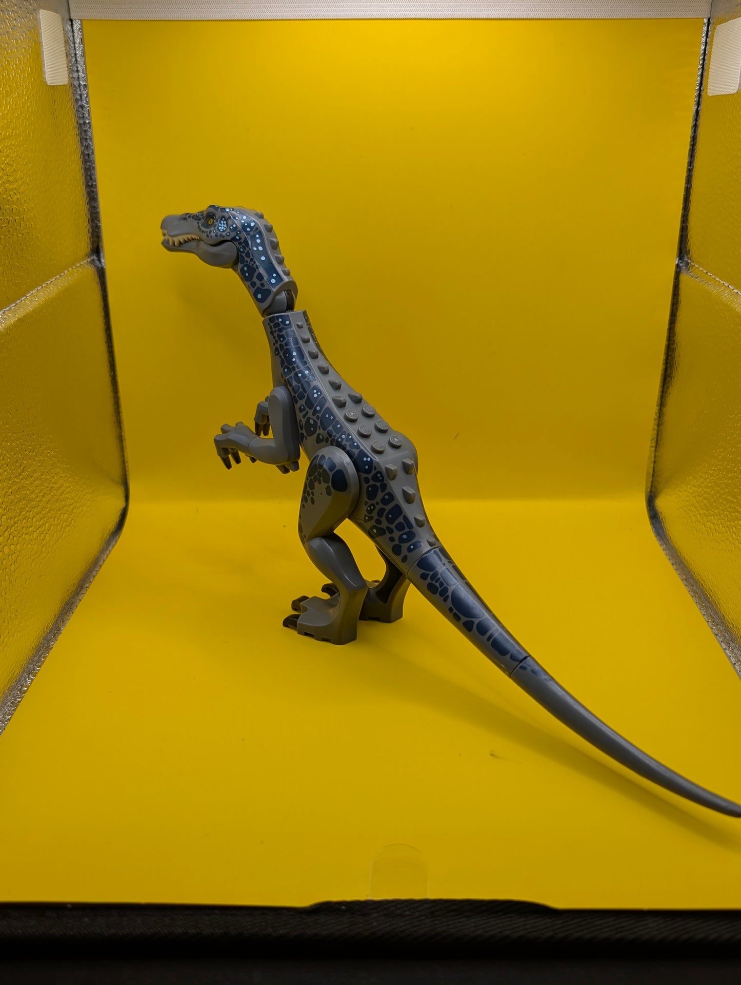 Dinosaur Baryonyx baryonyx01 with Dark Blue and Metallic Light Blue Spots Jurassic World Lego Minifigure