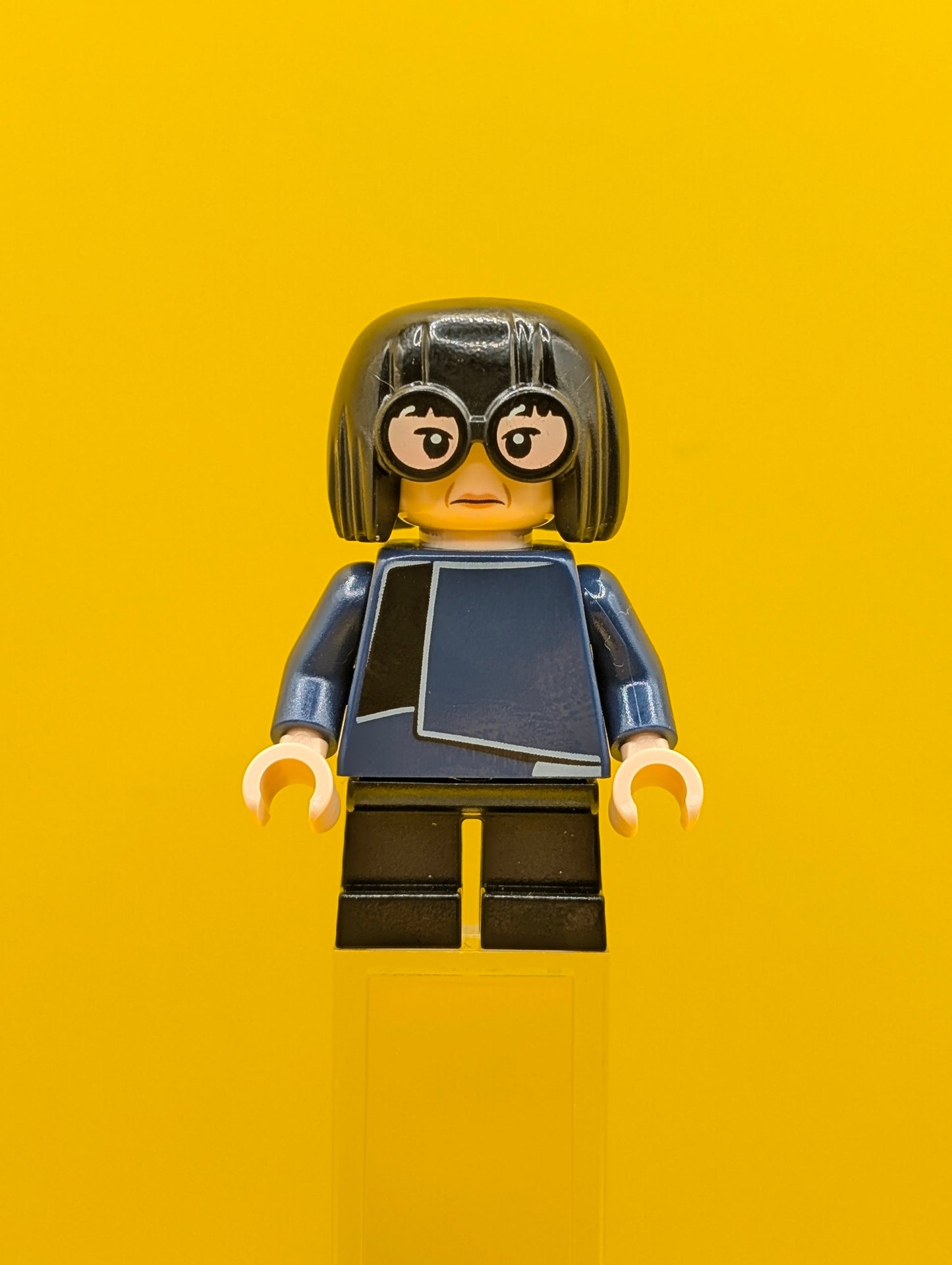 Edna Mode coldis2-17 The Incredibles Disney CMF Lego Minifigure (Complete with Stand and Accessories)