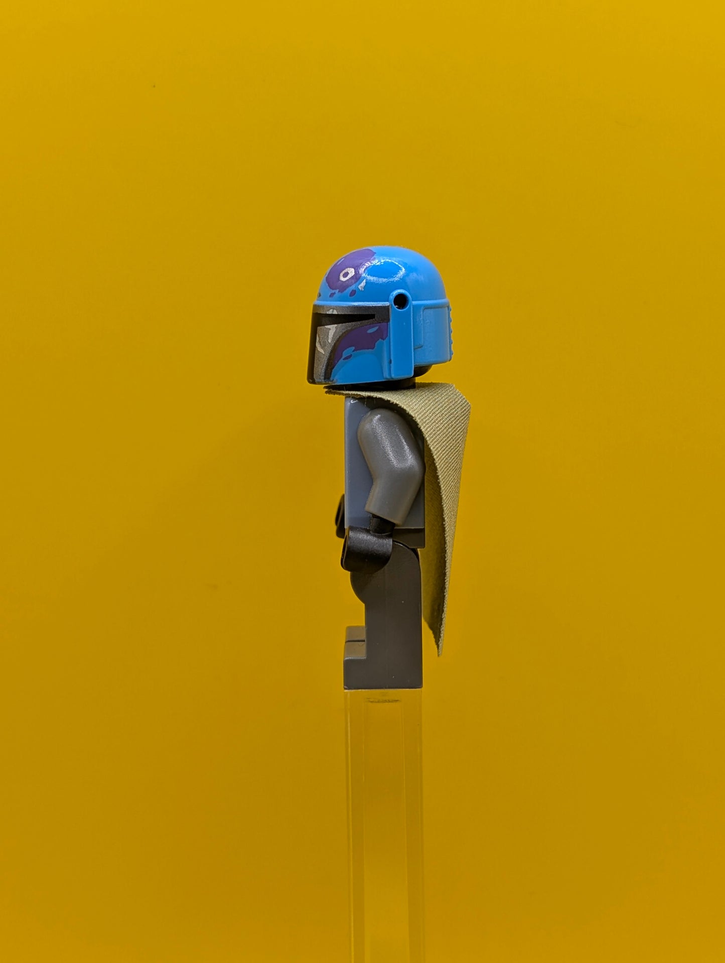 Mandalorian Tribe Warrior sw1080 Male, Olive Green Cape, Dark Azure Helmet Star Wars Lego Minifigure