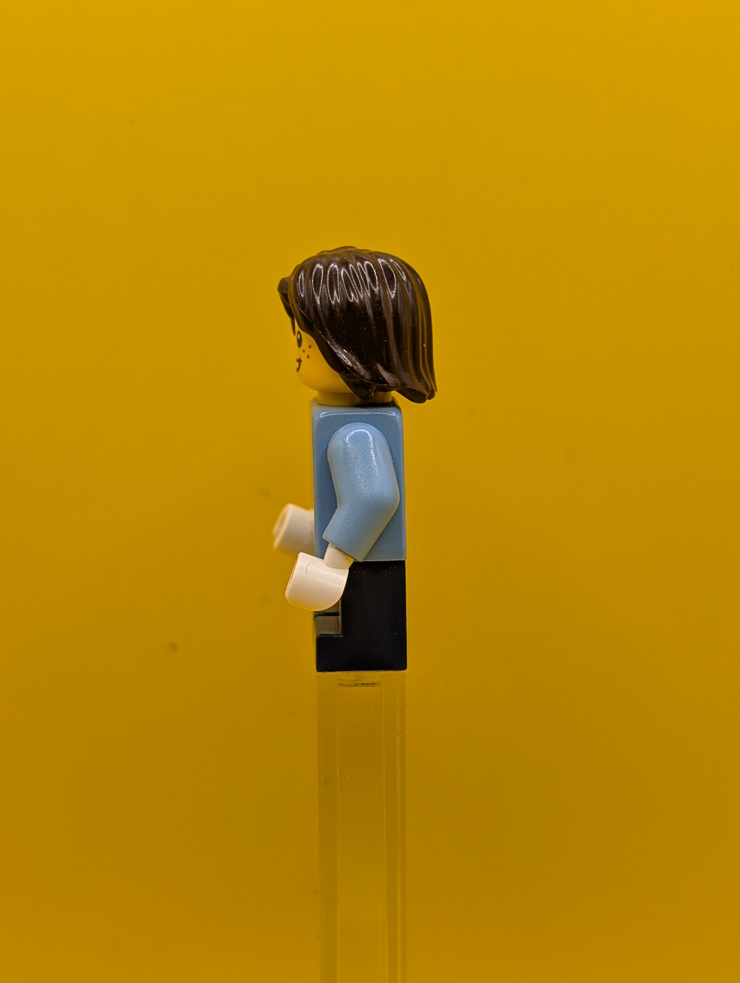 Medium Blue Jacket cty0331 with Light Purple Scarf, Dark Blue Short Legs, Dark Brown Mid-Length Tousled Hair City Lego Minifigure