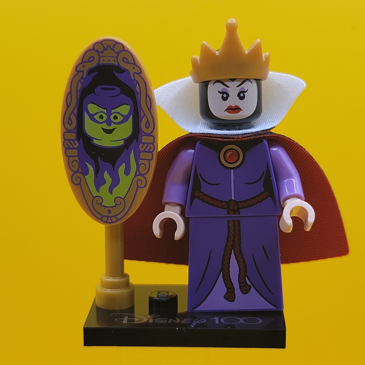 The Queen coldis100-18 Disney 100 CMF Minifigure Lego (Complete Set, with stand and accessories)