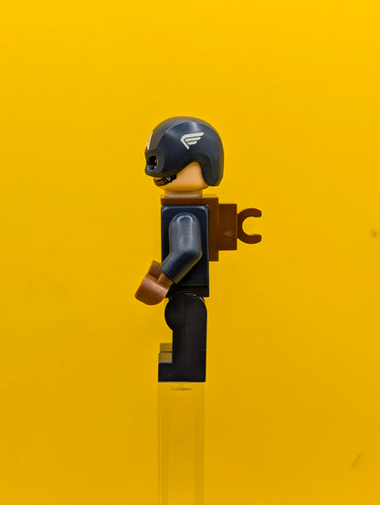 Captain America sh0973 Dark Blue Suit, Reddish Brown Hands, Helmet, Reddish Brown Neck Bracket Marvel Lego Minifigure