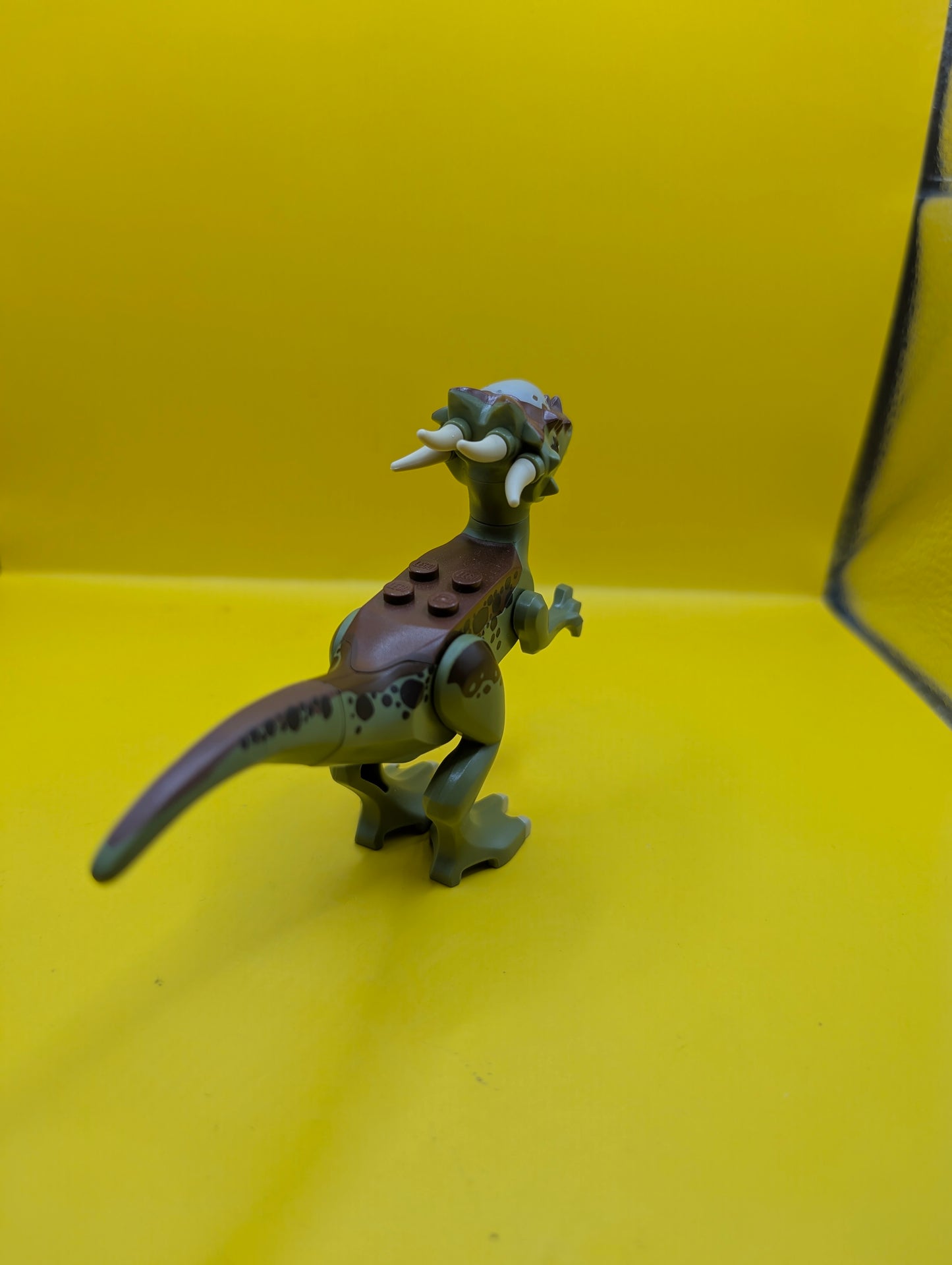 Dinosaur Stygimoloch styg02 with Reddish Brown Back and Dark Brown Spots Jurassic World Lego Minifigure
