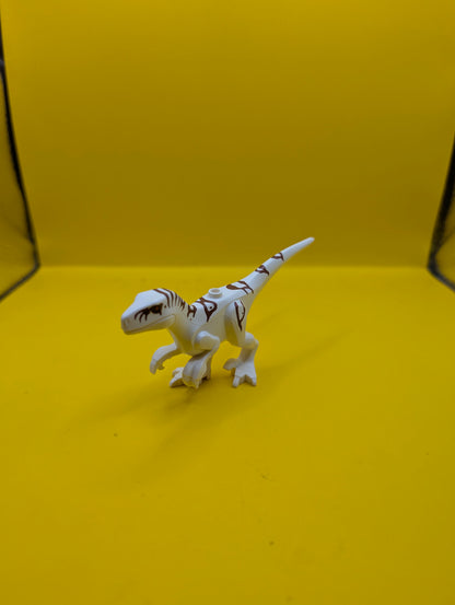 Dinosaur Atrociraptor atrocira02 with Reddish Brown Markings and Red Eyes Jurassic World Lego Minifigure