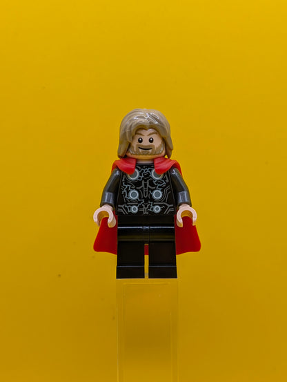 Thor sh1069 Flexible Rubber Cape, Black Legs, Dark Tan Tousled Hair Marvel Lego Minifigure