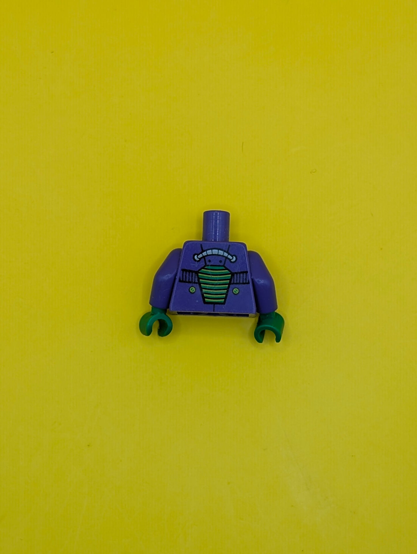 973pb2365c01 Torso Armor with Lex Luthor Warsuit with Yellow and Green Hexagon Logo and Green Armor Plates Pattern / Dark Purple Arms / Green Hands Lego Part