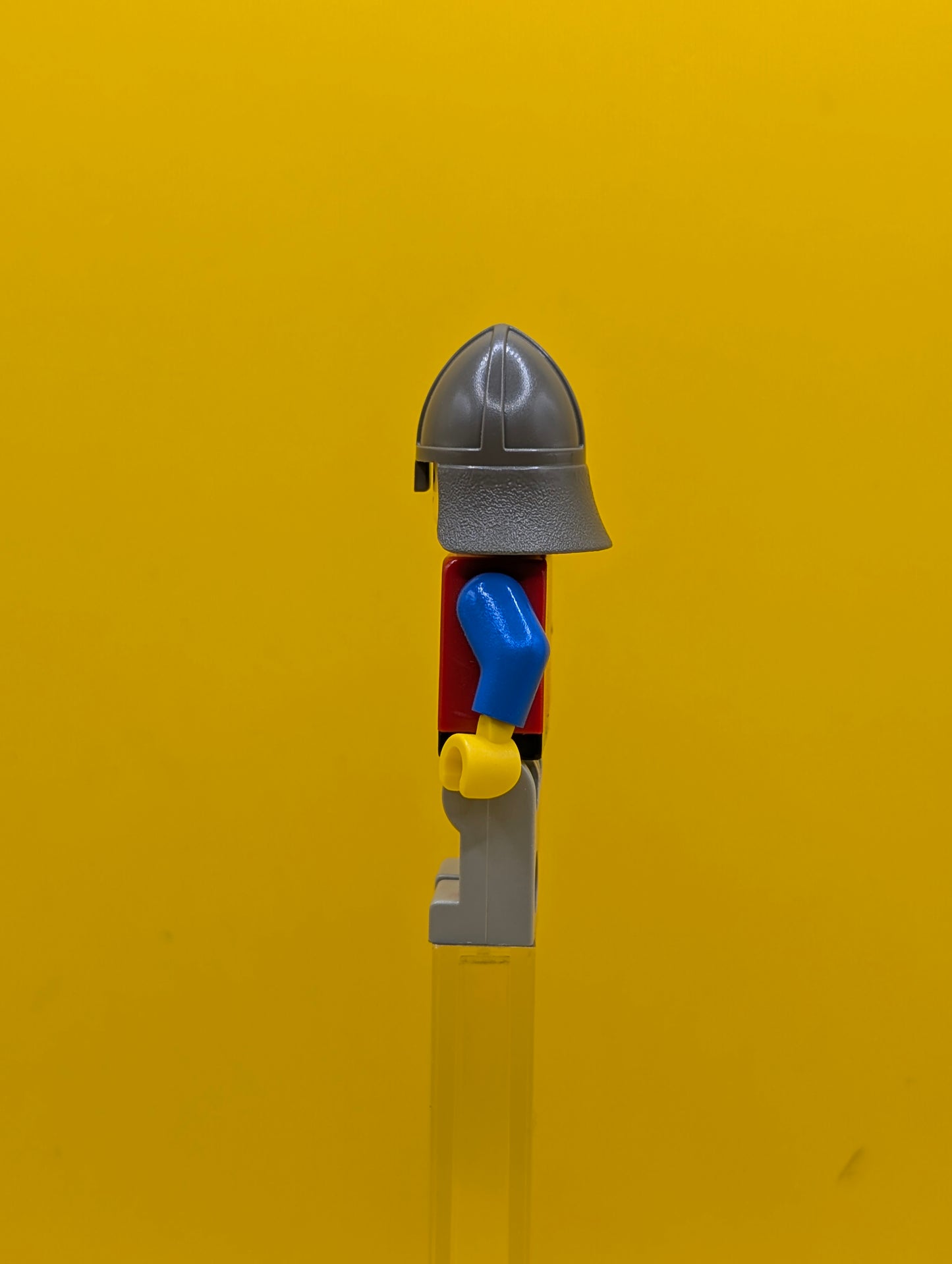 Scale Mail cas160 Red with Blue Arms, Light Gray Legs with Black Hips, Dark Gray Neck-Protector Castle Lego Minifigure