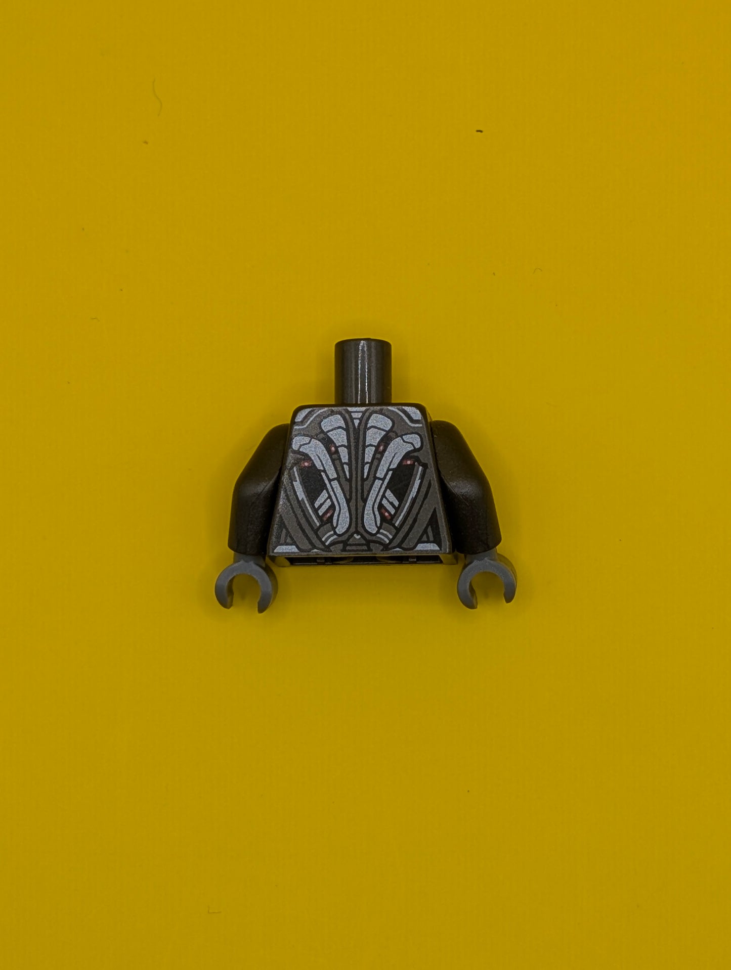 Torso Armor Robot with Light Bluish Gray Panels and Red Lights Pattern / Pearl Dark Gray Arms / Dark Bluish Gray Hands 973pb1944c01 Lego