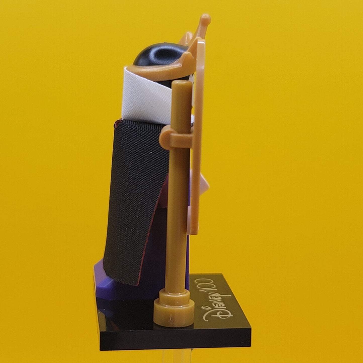 The Queen coldis100-18 Disney 100 CMF Minifigure Lego (Complete Set, with stand and accessories)