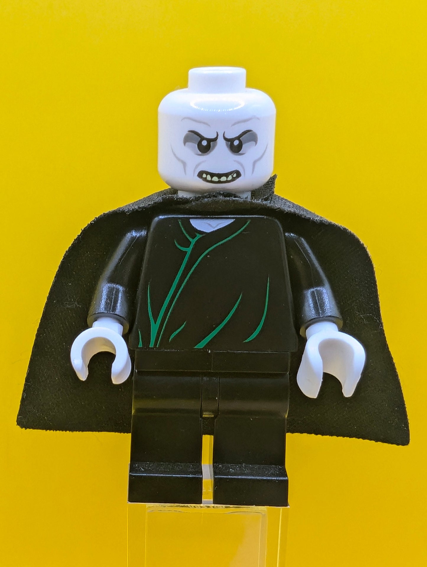 Lord Voldemort dim037 White Head Black Cape Green Robe Lines Minifigure Lego