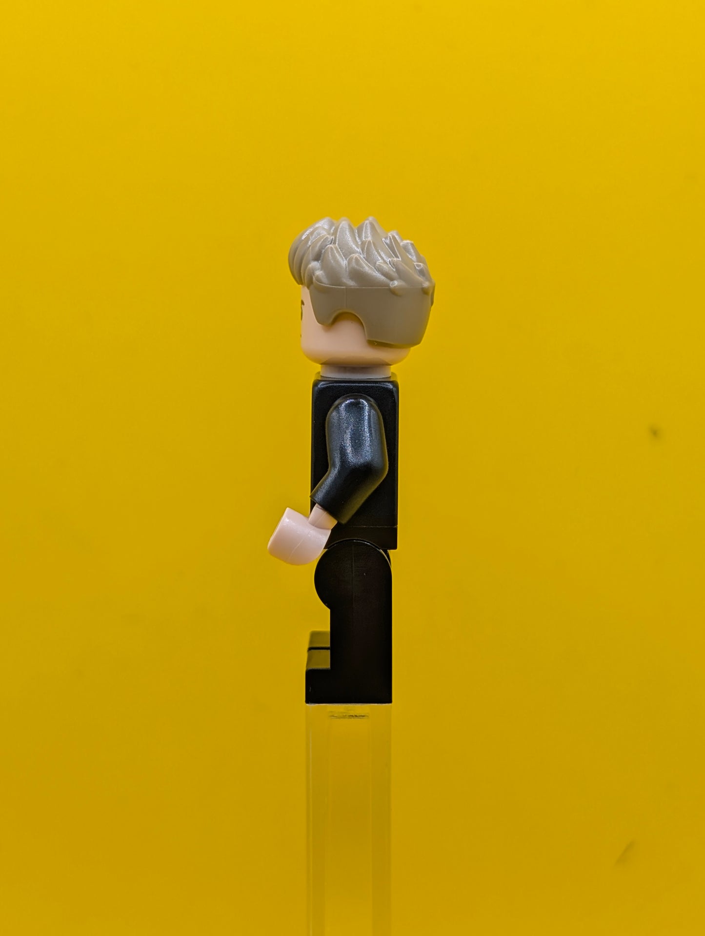 Hawkeye sh0969 Black and Dark Red Suit, Dark Tan Hair, Quiver, Silver Boot Tips Marvel Lego Minifigure