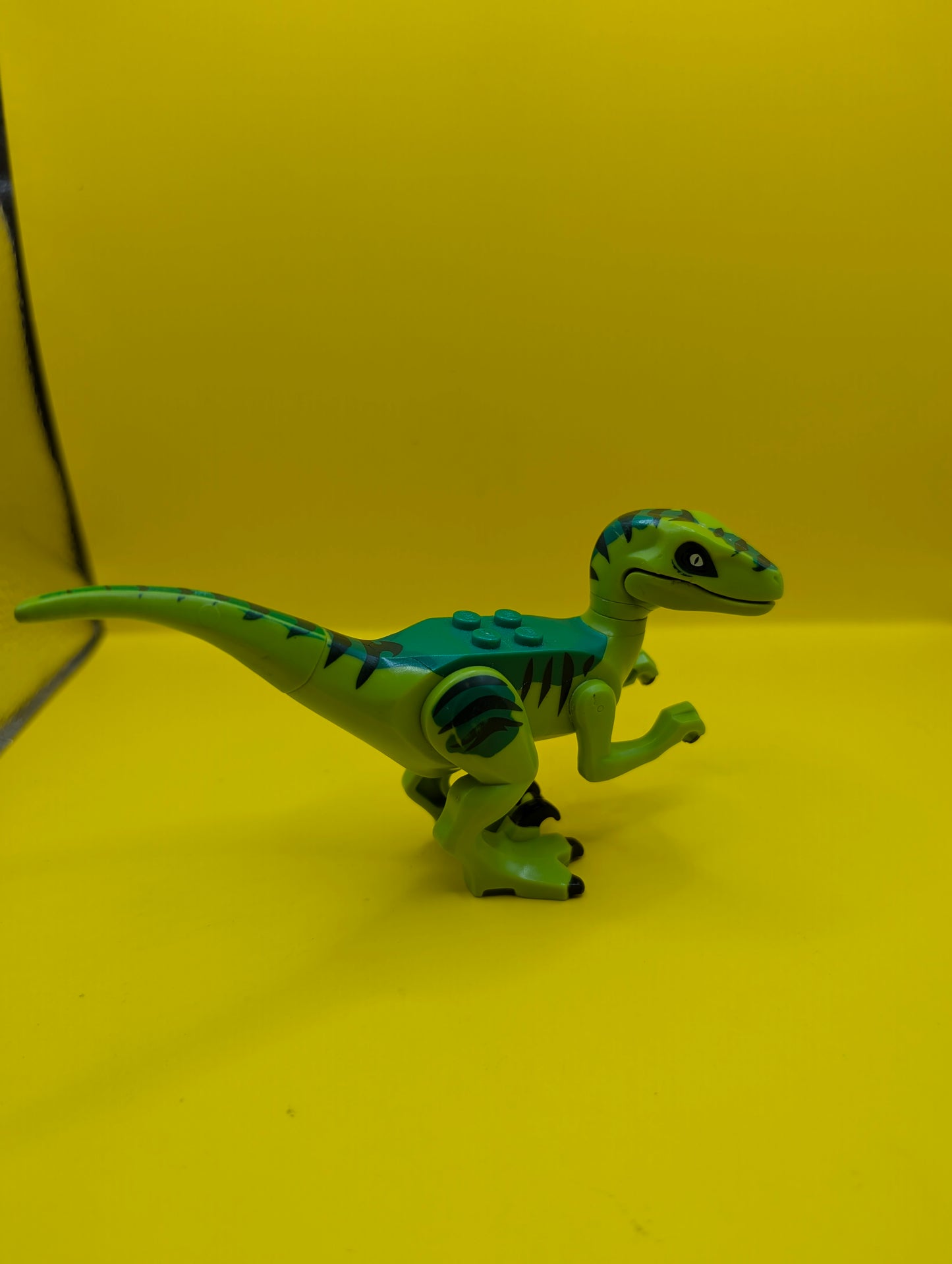 Dinosaur Raptor raptor08 Velociraptor with Green Back Jurassic World Lego Minifigure