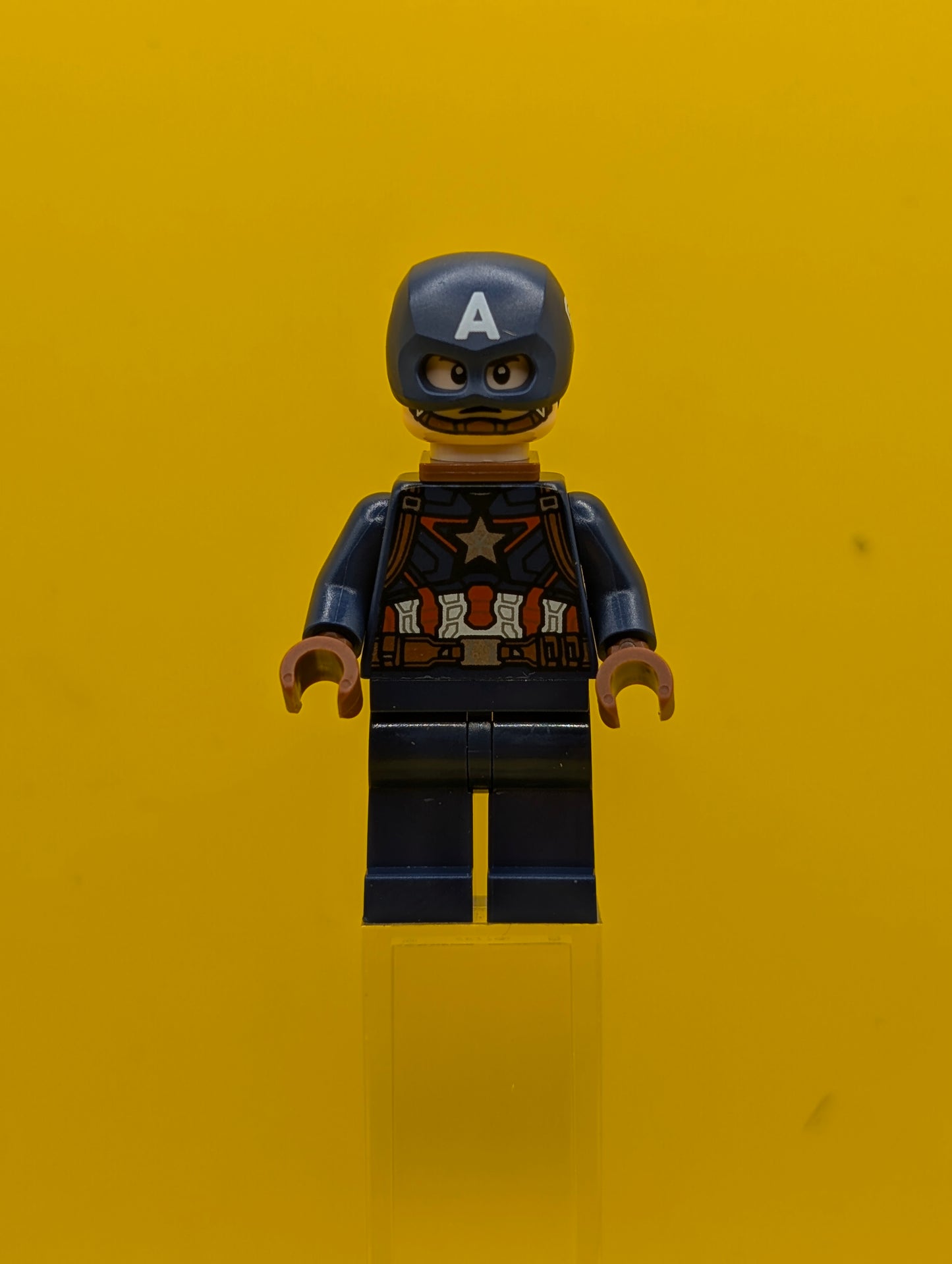 Captain America sh0973 Dark Blue Suit, Reddish Brown Hands, Helmet, Reddish Brown Neck Bracket Marvel Lego Minifigure