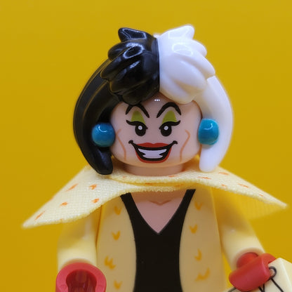 Cruella De Vil & Dalmatian Puppy CMF Minifigure Lego Disney 100 (Complete Set, with stand and accessories) coldis100-13